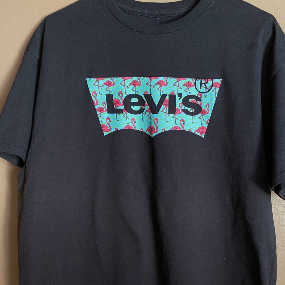 Levi’s Flamingo Tee